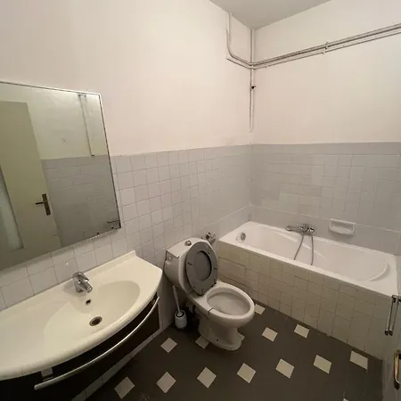 T2 Pasteur Apartment