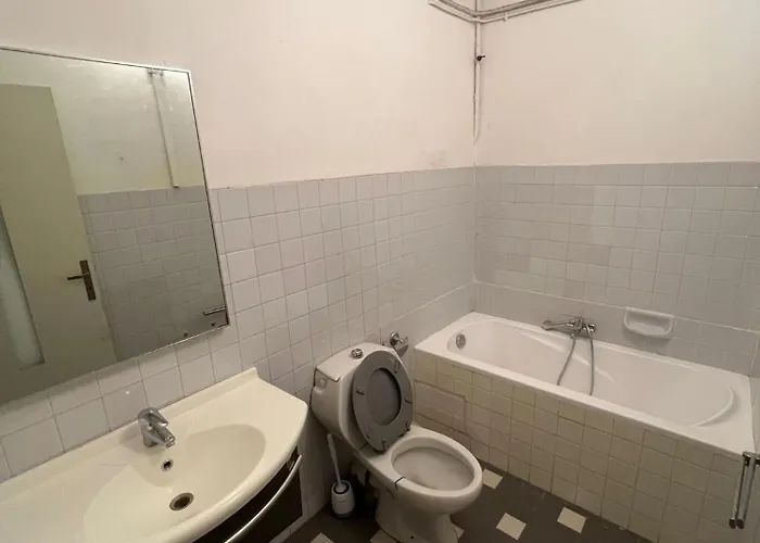 T2 Pasteur Apartment